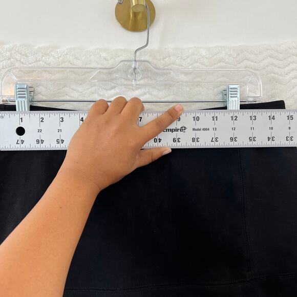 Kendall & Kylie Faux Suede Black Exposed Bronze Zipper Mini Skirt Size Medium - Picture 6 of 9